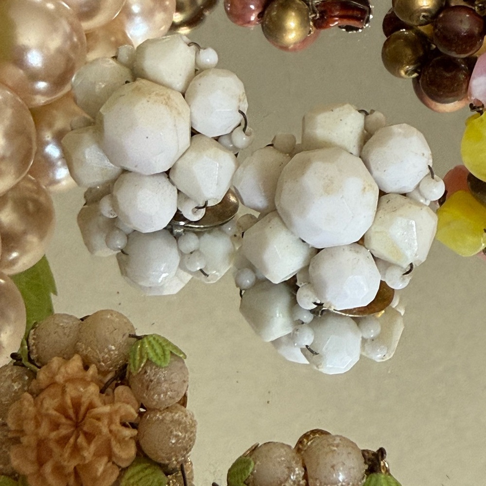 Vintage Clip Earring Bundle With Necklace - Picture 4 of 7